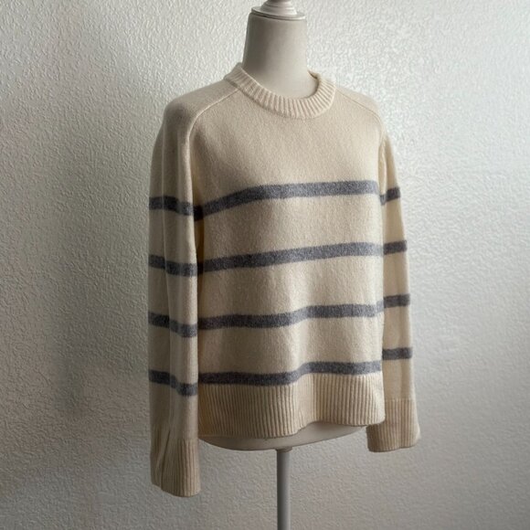 Abercrombie & Fitch Cream Striped Crewneck Sweater Size Small - Picture 1 of 7